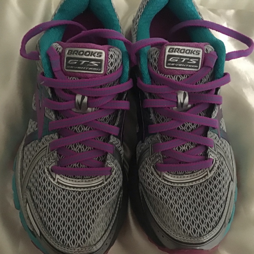 Brooks GTS 17